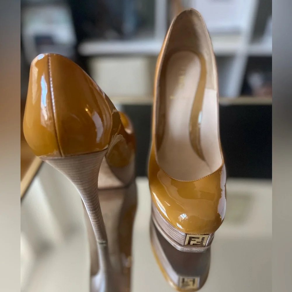 Fendi “Fendista” Tan Leather Logo Platform Pumps - Picture 4 of 7